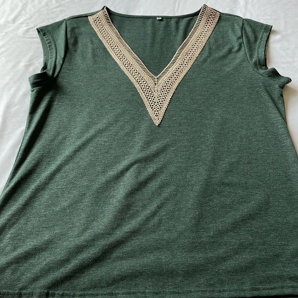 Women’s Green Top in EUC!